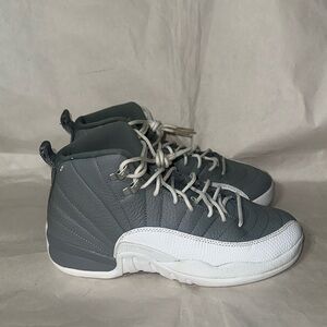 AIR JORDAN 12 RETRO: STEALTH/WHITE & COOL GRAY. Big Boys size 7.